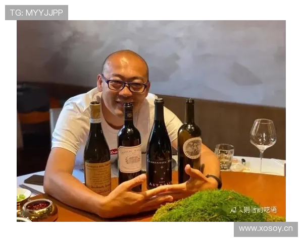 庞伟昨晚又吃豪宴了，钱包厚到让服务员都看呆！