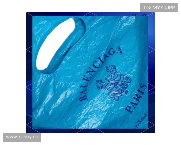 托尼娅·哈丁抱着奢侈品袋啃泡面，冲镜头笑得太灿烂，这反差我无语