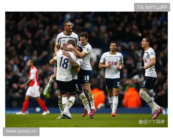 热刺高位压迫战术下，防线空当频现，快速反击威胁加剧